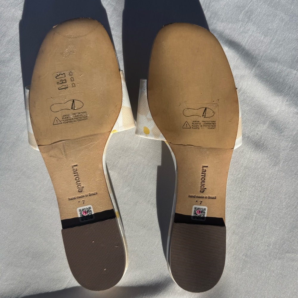 NWOB Larroudé Flirty Floral Checker Print Tan & White Flat Slides Sandals Size 7 - Picture 3 of 5
